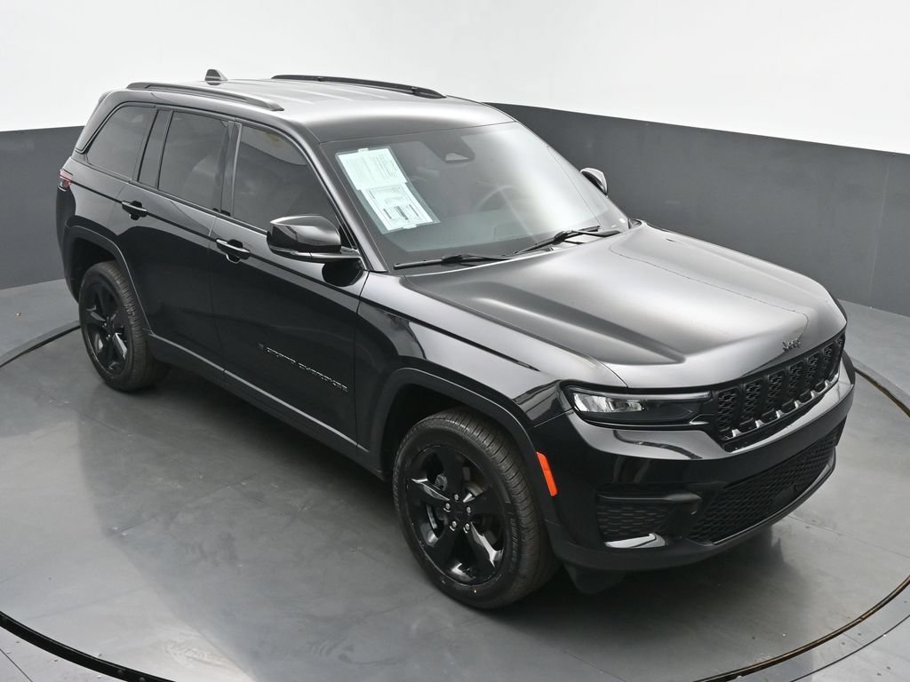 Used 2023 Jeep Grand Cherokee Altitude AWD/4WD image 41