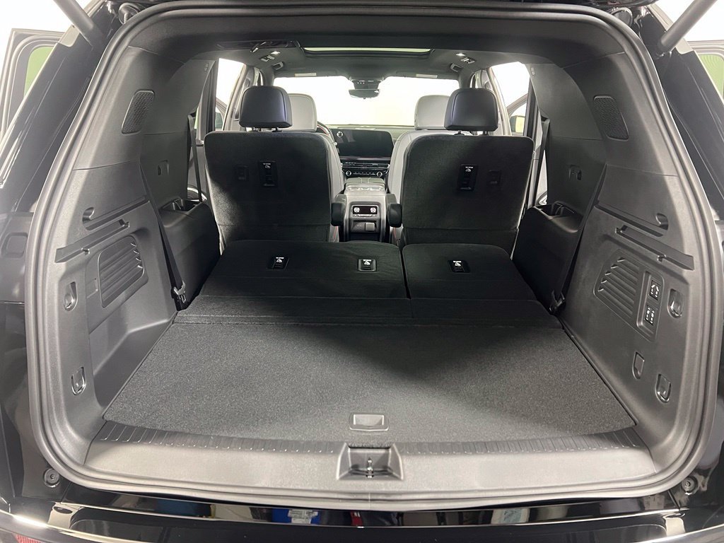 New 2027 Chevrolet Traverse RS w/ LPO, Floor Liner Package AWD/4WD image 14