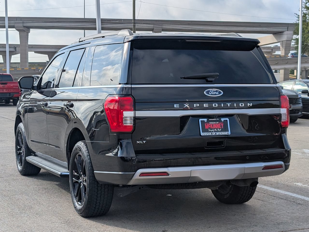 Used 2022 Ford Expedition XLT RWD image 4