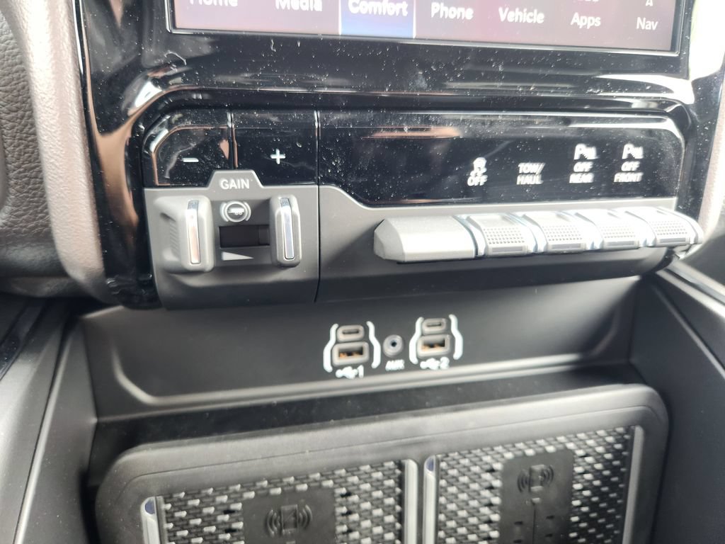 New 2026 RAM 2500 Laramie w/ Night Edition AWD/4WD image 18