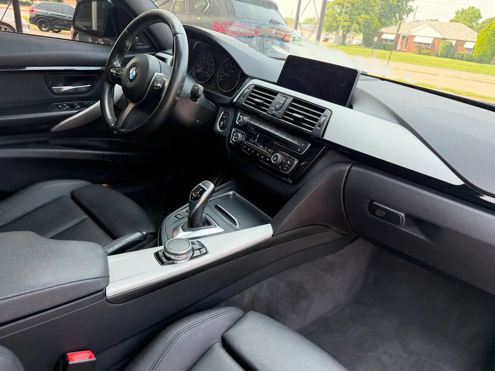 Used 2017 BMW 340i xDrive Sedan w/ Technology Package AWD/4WD image 19
