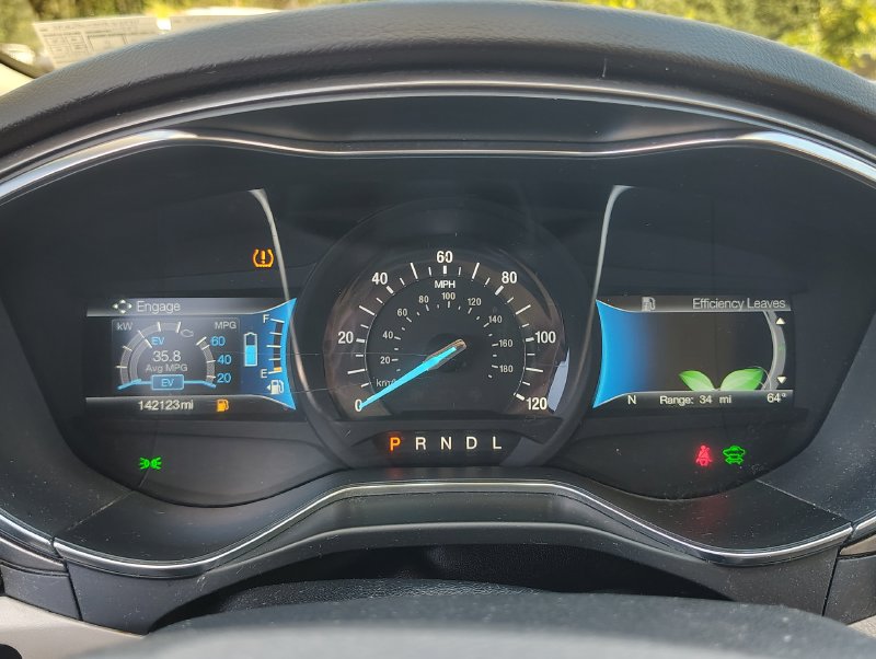Used 2017 Ford Fusion SE FWD image 26