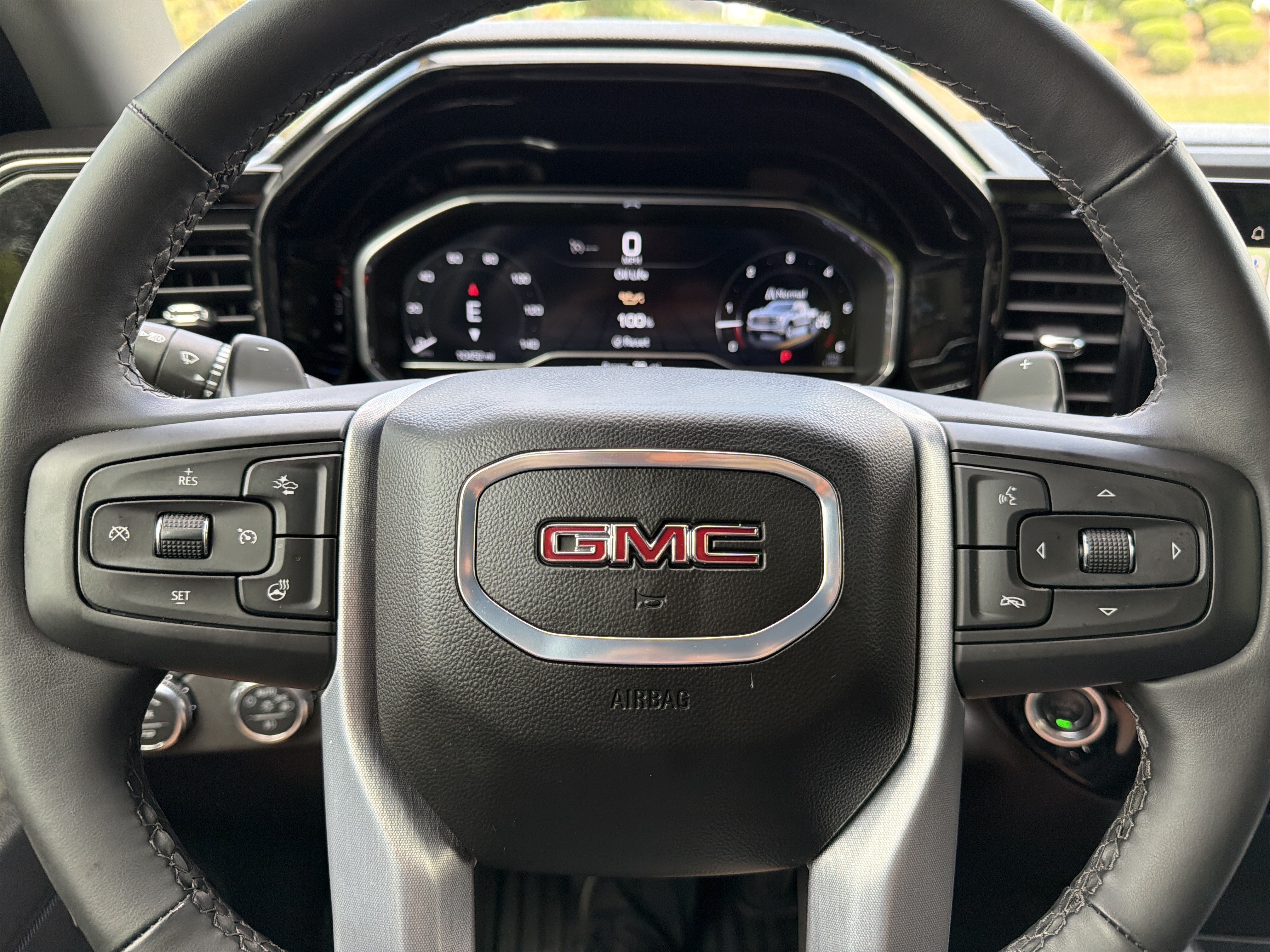 Used 2025 GMC Sierra 1500 SLT w/ SLT Premium Package AWD/4WD image 9
