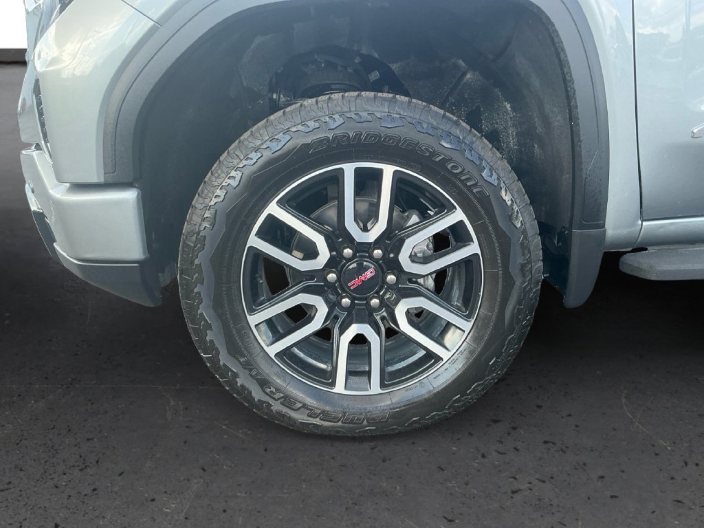 Used 2025 GMC Sierra 1500 AT4 w/ AT4 Premium Package AWD/4WD image 13