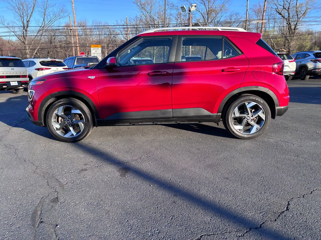 Used 2023 Hyundai Venue Limited image 4