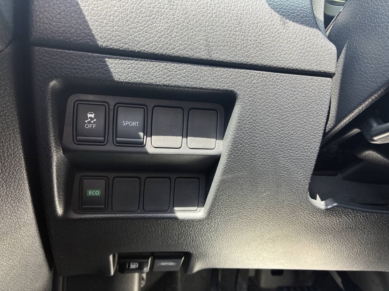 Used 2015 Nissan Rogue S FWD image 14
