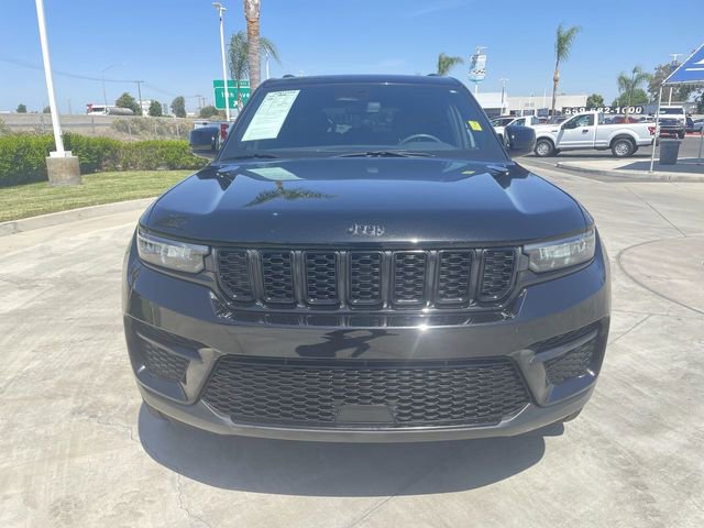 Used 2023 Jeep Grand Cherokee Altitude AWD/4WD image 3