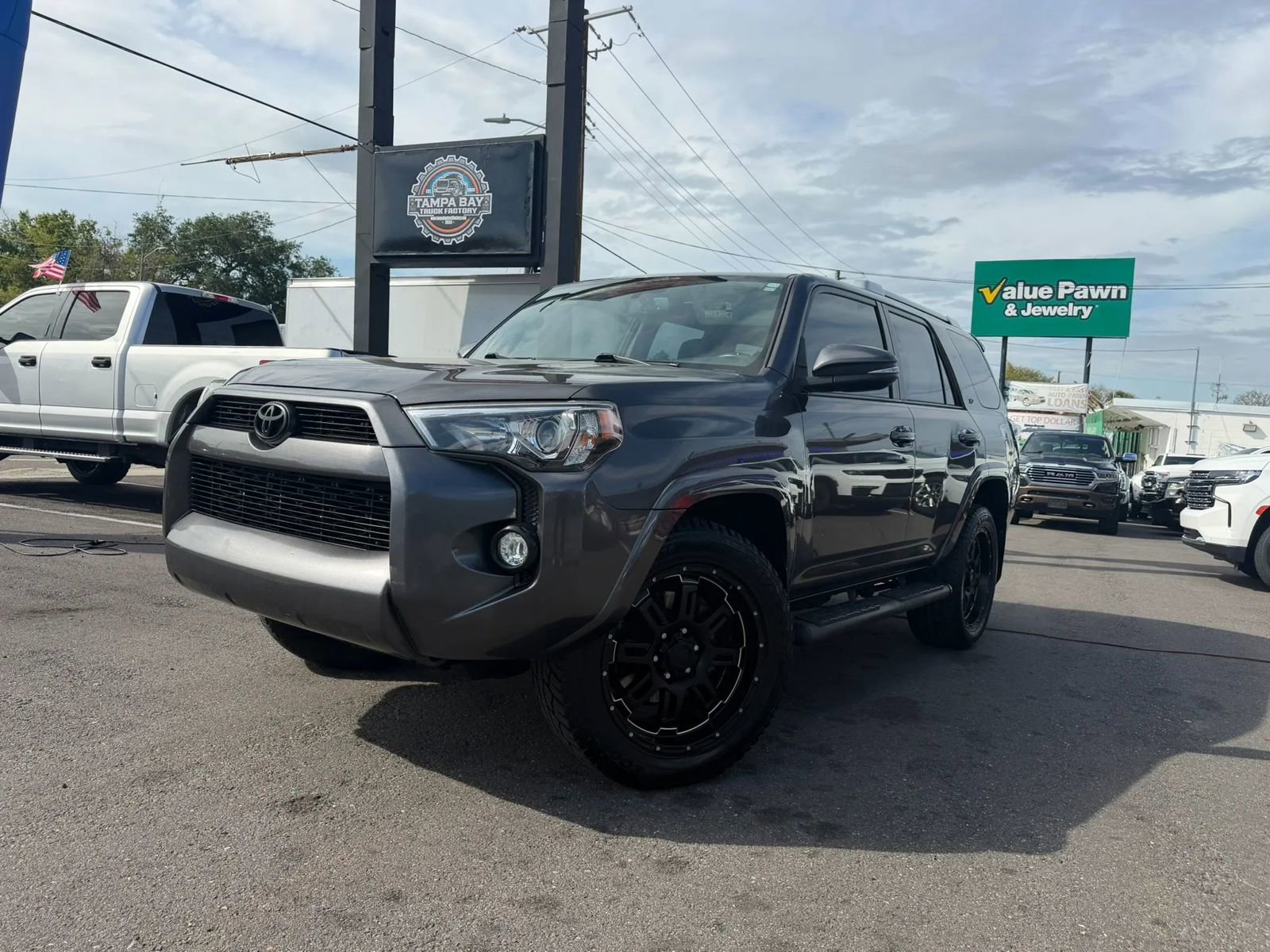 Used 2018 Toyota 4Runner SR5 Premium RWD image 2