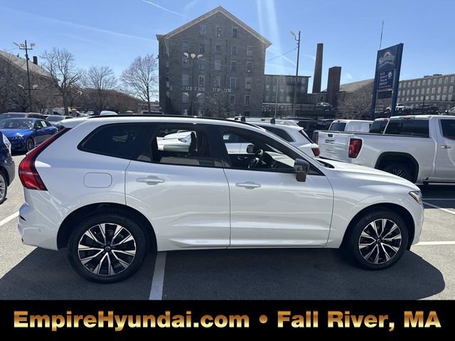 Used 2023 Volvo XC60 B5 Plus image 3