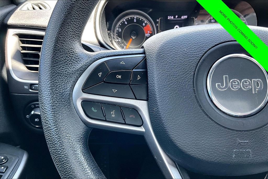 Used 2019 Jeep Cherokee Latitude w/ Popular Appearance Group AWD/4WD image 18