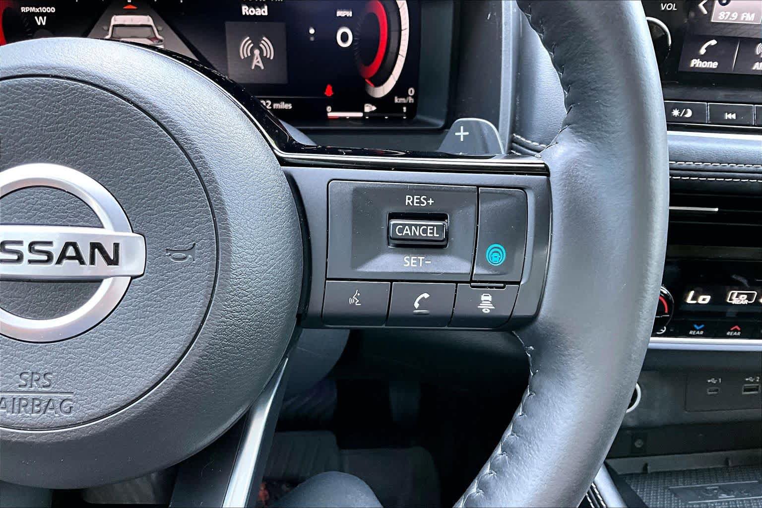 Used 2021 Nissan Rogue Platinum AWD/4WD image 23