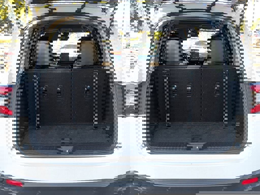 Used 2025 Honda Pilot Touring image 8