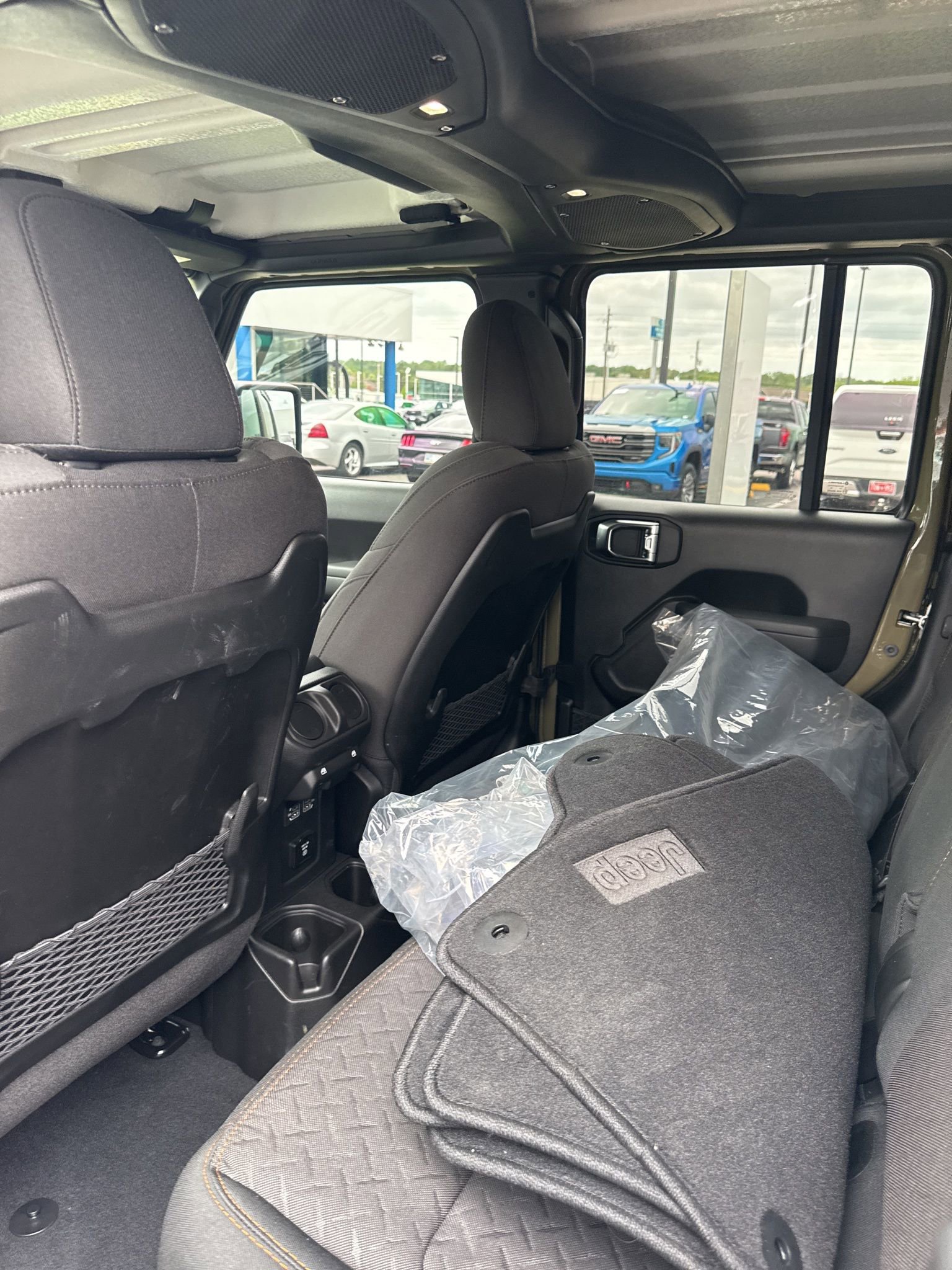 Used 2025 Jeep Gladiator Mojave w/ Safety Group image 6