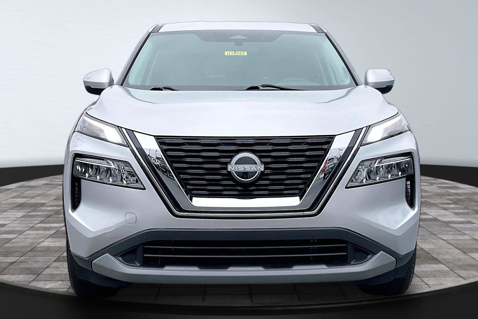 Certified 2022 Nissan Rogue SV FWD image 2