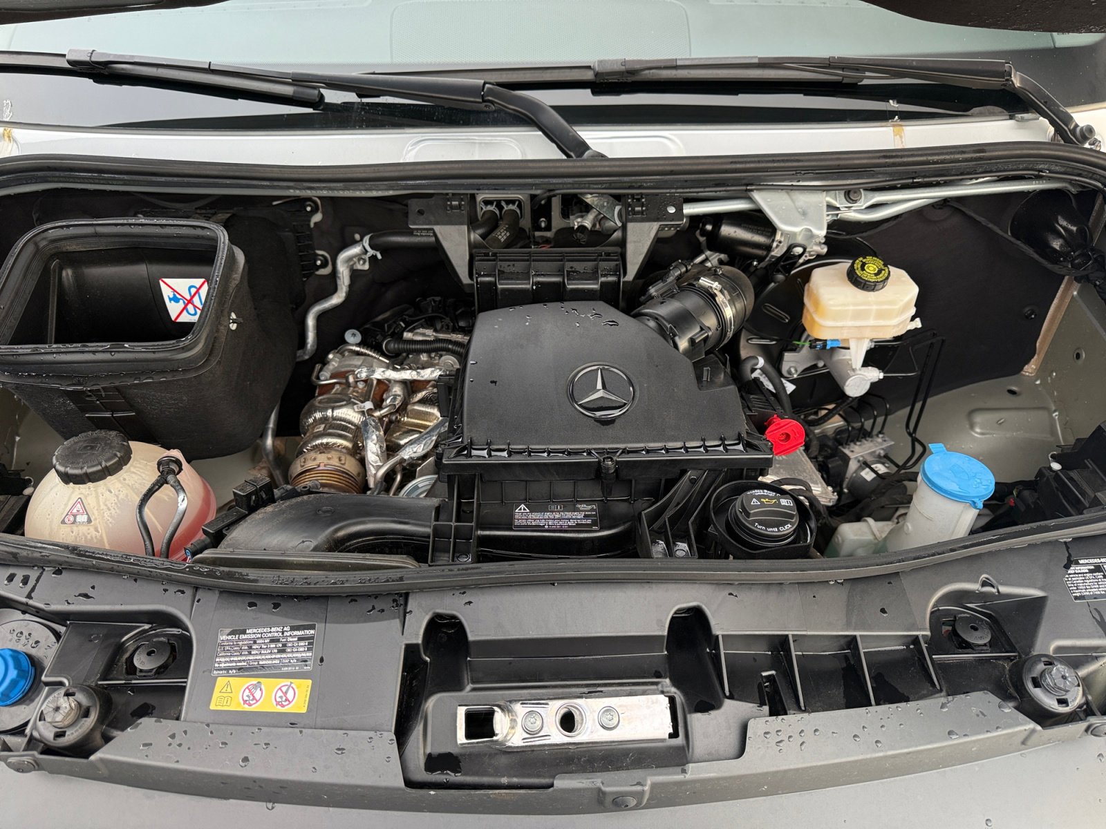 Used 2024 Mercedes-Benz Sprinter 144 Cargo image 26