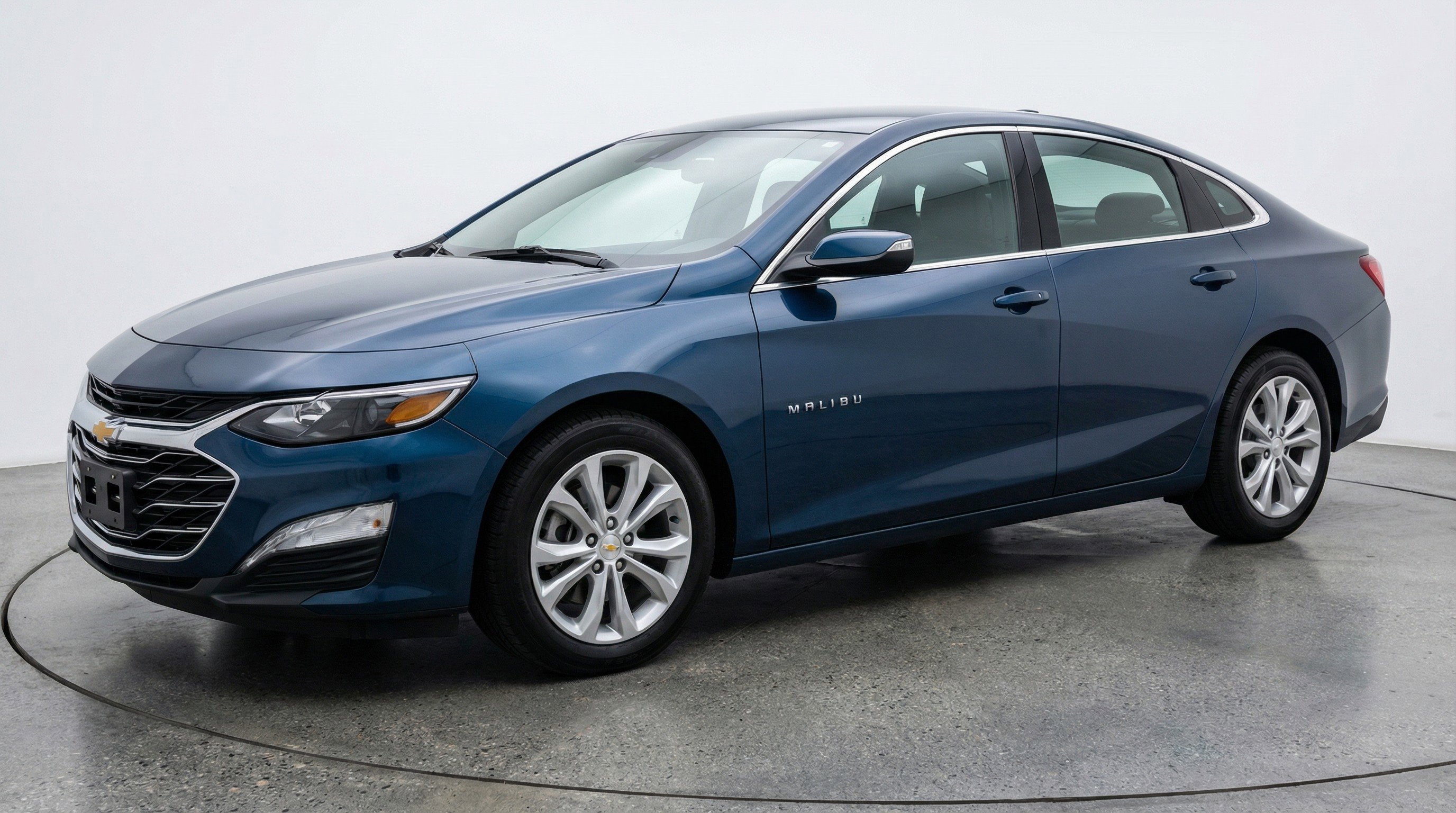 Used 2024 Chevrolet Malibu LT image 3