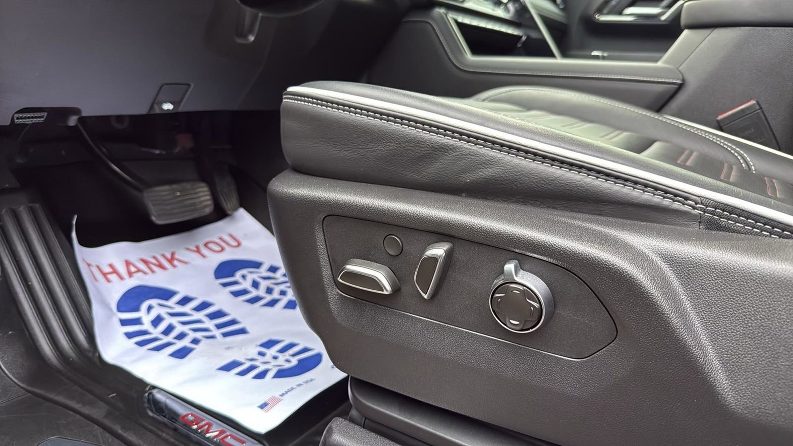 Used 2025 GMC Sierra 2500 AT4X image 11