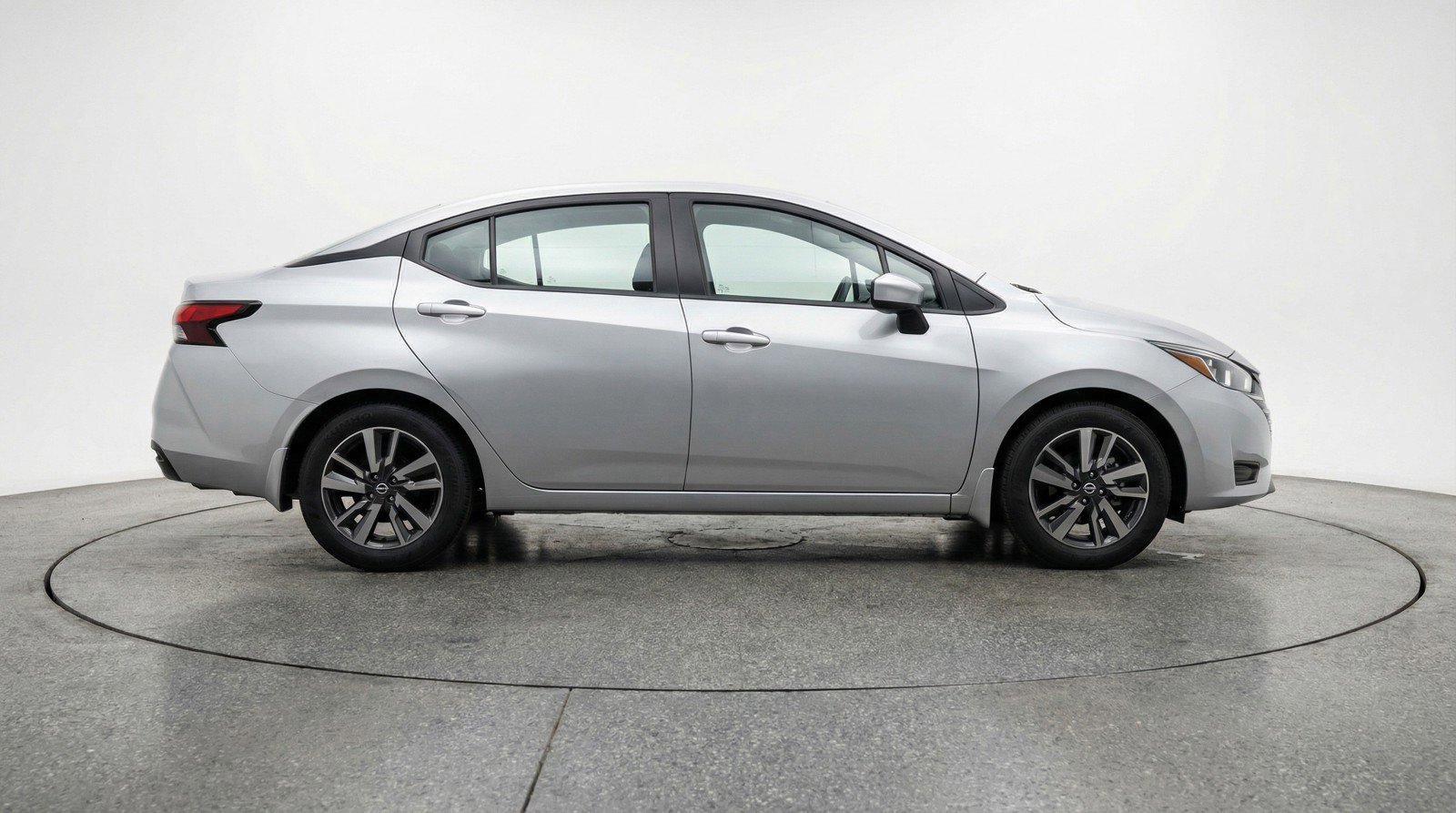 Used 2025 Nissan Versa SV image 11
