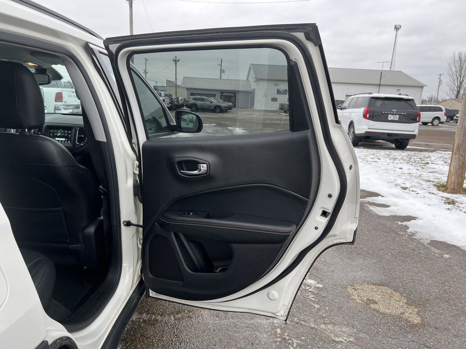 Used 2020 Jeep Compass Latitude image 32