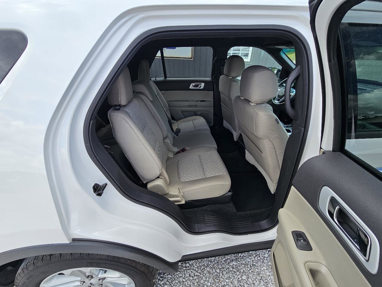 Used 2014 Ford Explorer XLT FWD image 30