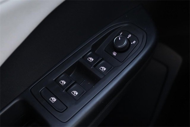 New 2025 Volkswagen Taos SE image 19