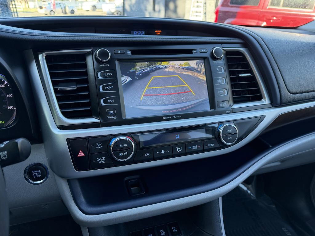 Used 2014 Toyota Highlander Limited Platinum AWD/4WD image 25