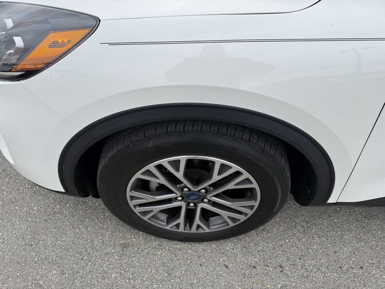 Used 2020 Ford Escape SEL image 15