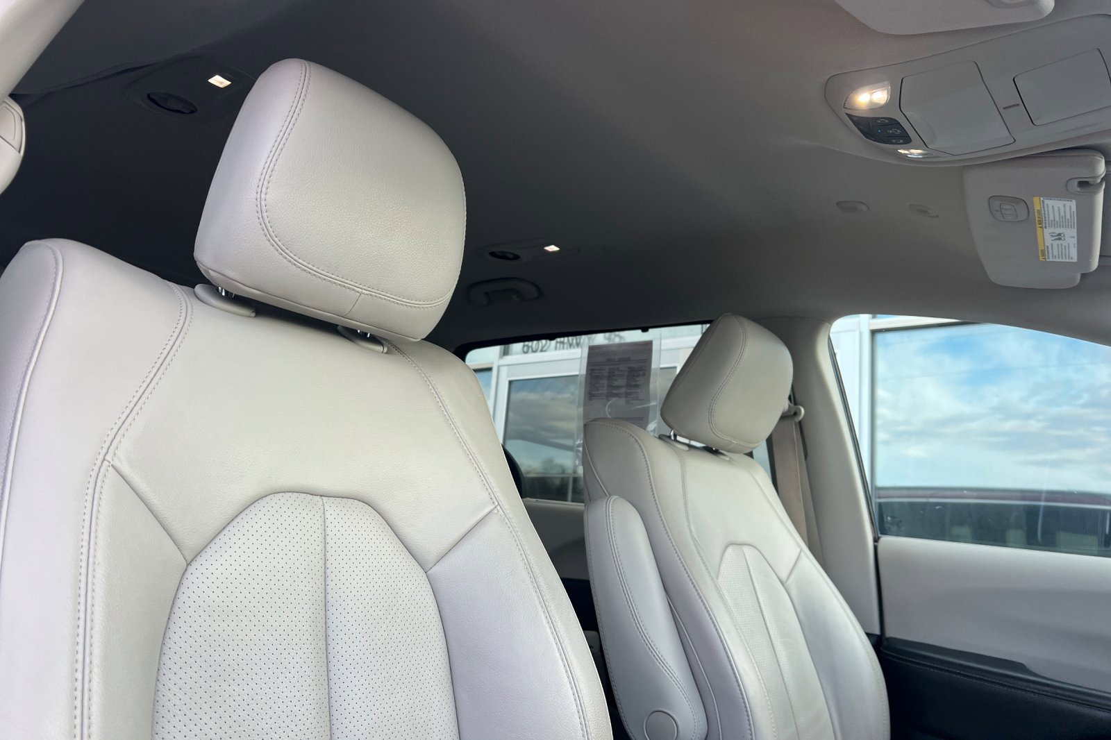 Used 2020 Chrysler Pacifica Touring-L Plus w/ Tire & Wheel Group image 18