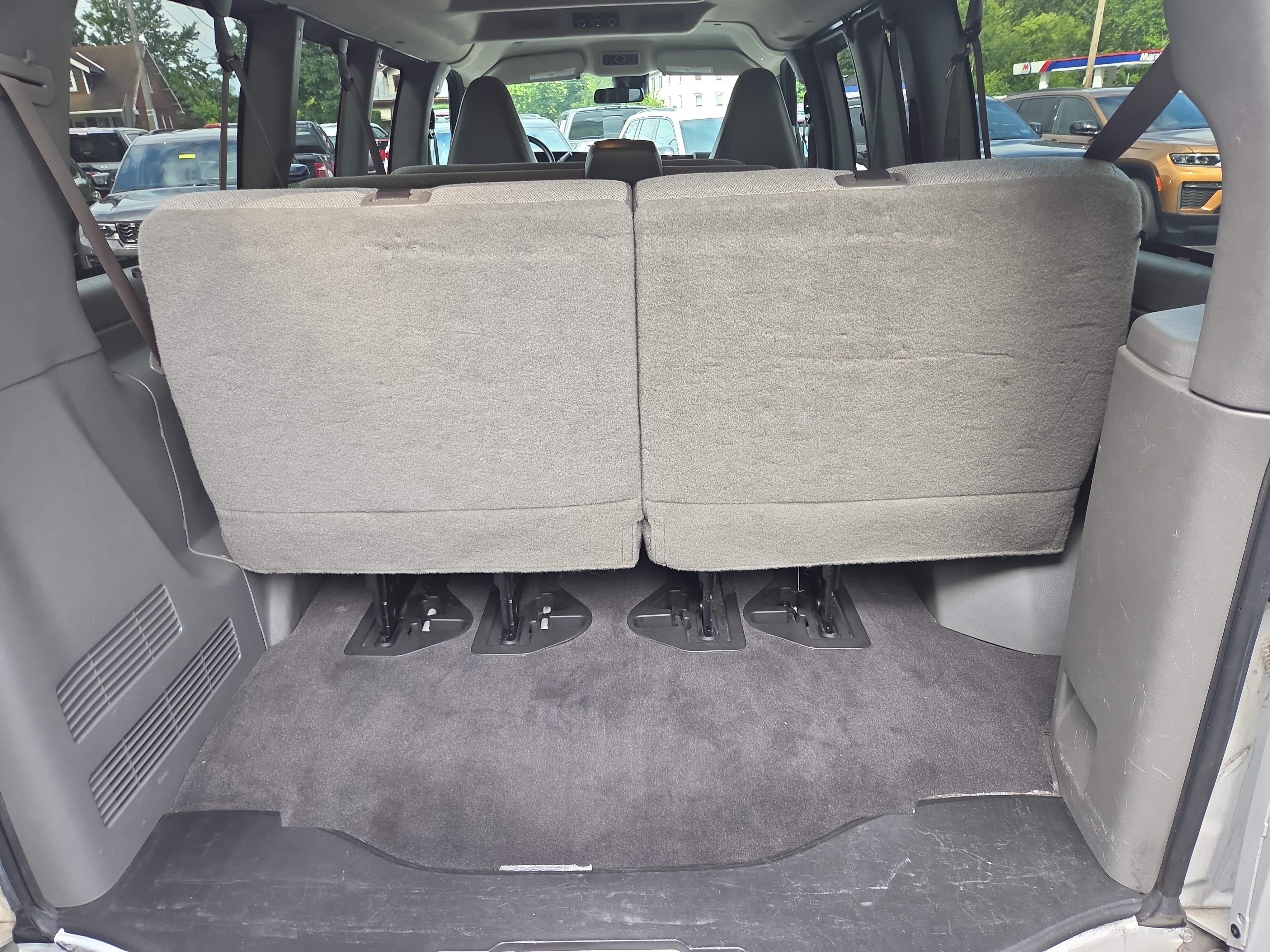 Used 2020 Chevrolet Express 2500 LT w/ LT Preferred Equipment Group RWD image 28