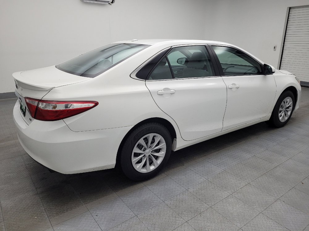 Used 2015 Toyota Camry LE image 10
