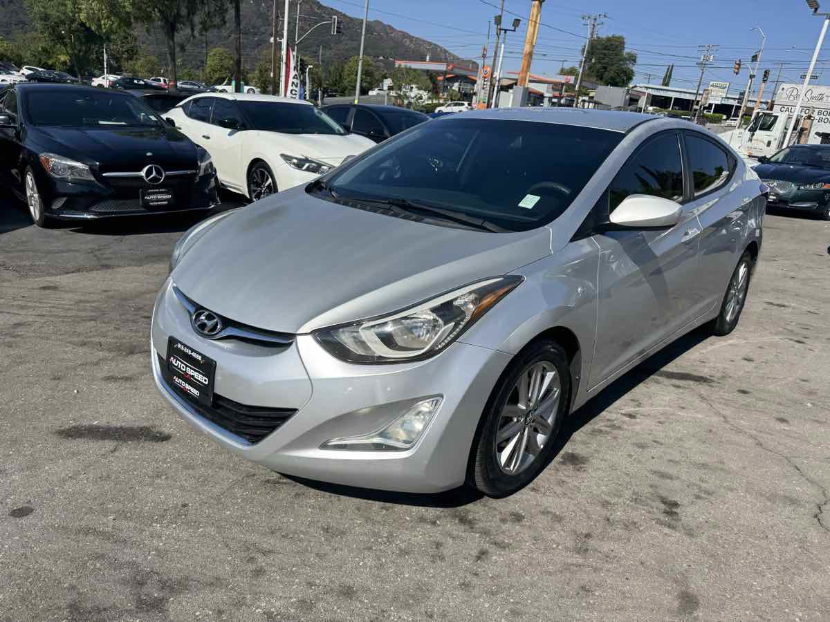 Used 2015 Hyundai Elantra SE w/ Option Group 02 FWD image 3