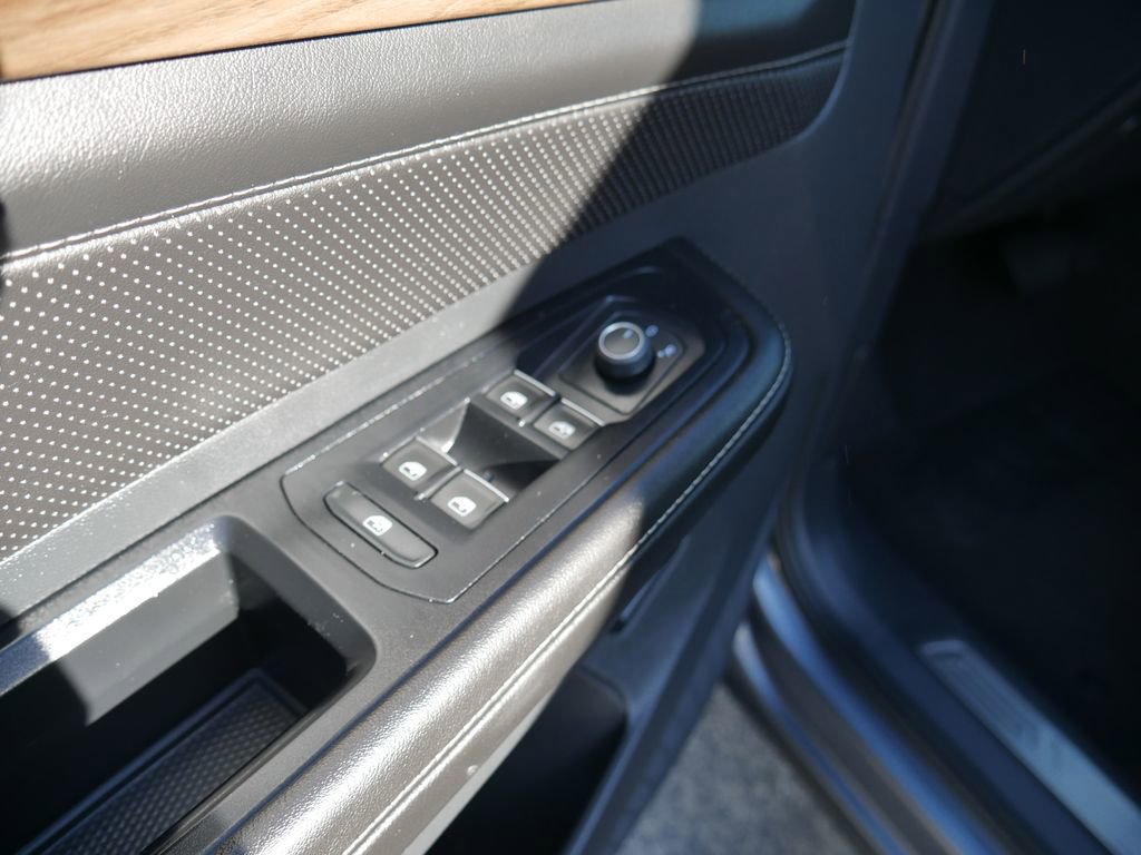 Used 2025 Volkswagen Atlas SE image 25