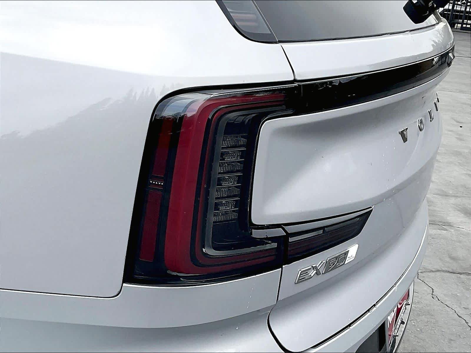 New 2025 Volvo EX90 Plus w/ Protection Package Premier AWD/4WD image 25