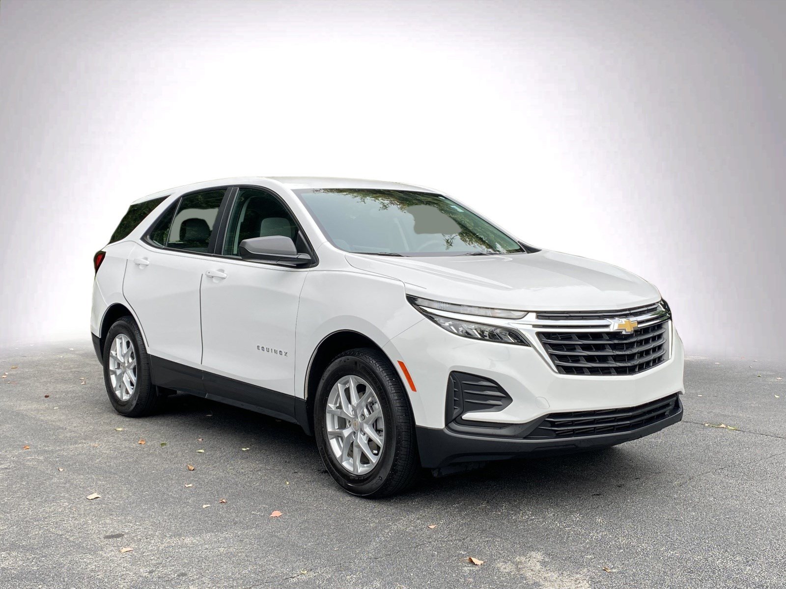 Used 2024 Chevrolet Equinox LS FWD image 2