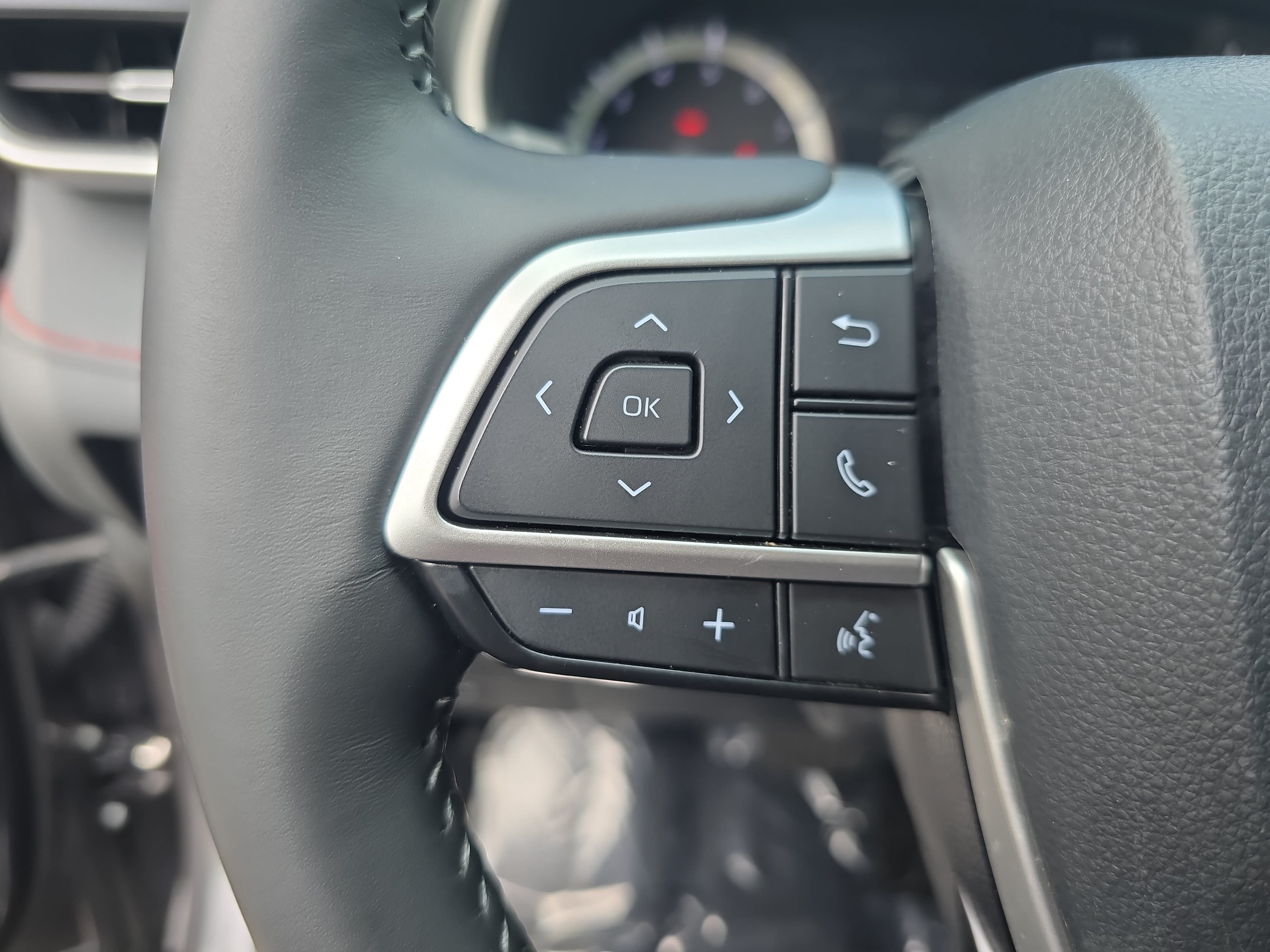 Used 2024 Toyota Highlander XSE FWD image 19