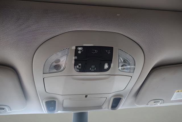 Used 2023 Chrysler Pacifica Limited FWD image 11