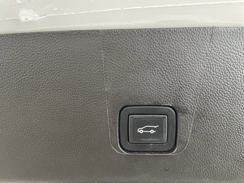 Used 2023 Chevrolet Traverse High Country image 10