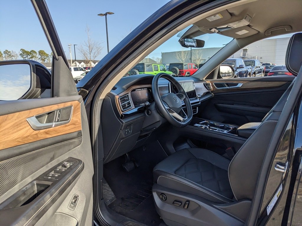 Used 2024 Volkswagen Atlas SE image 38