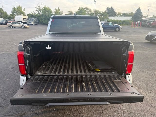 Used 2025 Toyota Tacoma SR5 AWD/4WD image 8