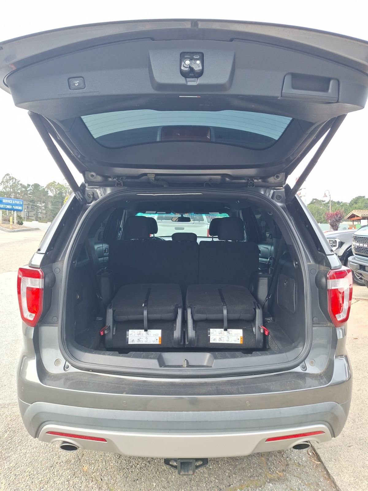 Used 2017 Ford Explorer XLT w/ Equipment Group 201A image 11