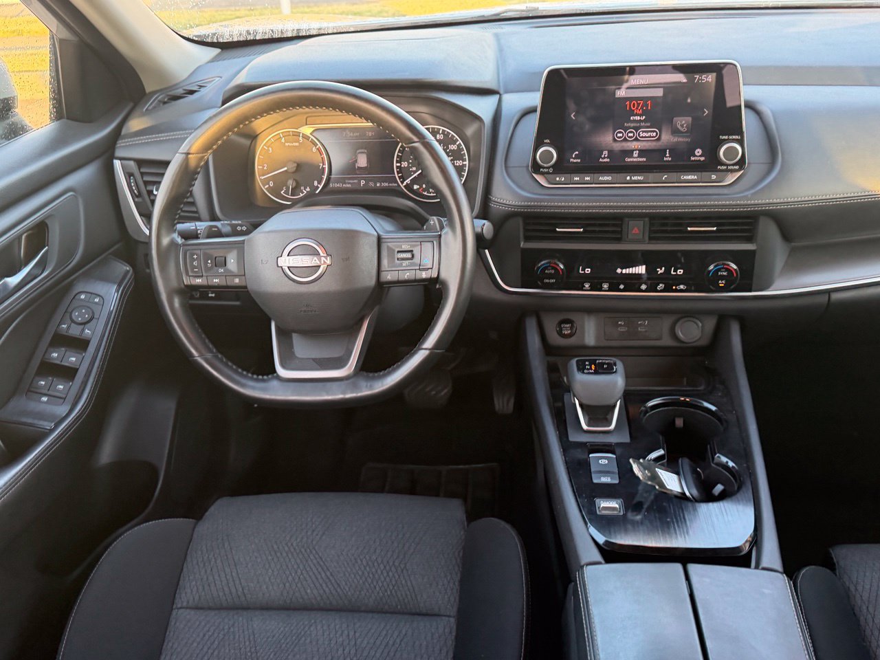 Certified 2025 Nissan Rogue SV FWD image 9
