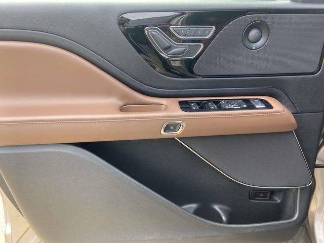 Used 2020 Lincoln Aviator Reserve w/ Elements Package Plus image 10