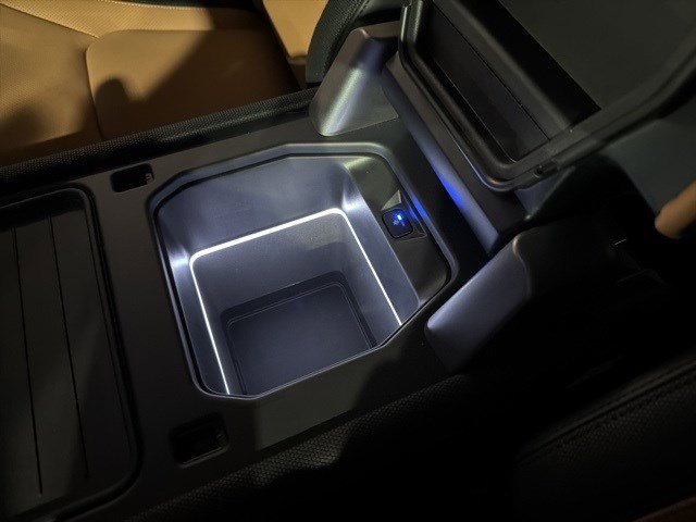 Used 2024 Land Rover Defender 110 X-Dynamic SE image 22