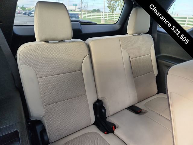 Used 2023 Chevrolet Traverse LS image 28