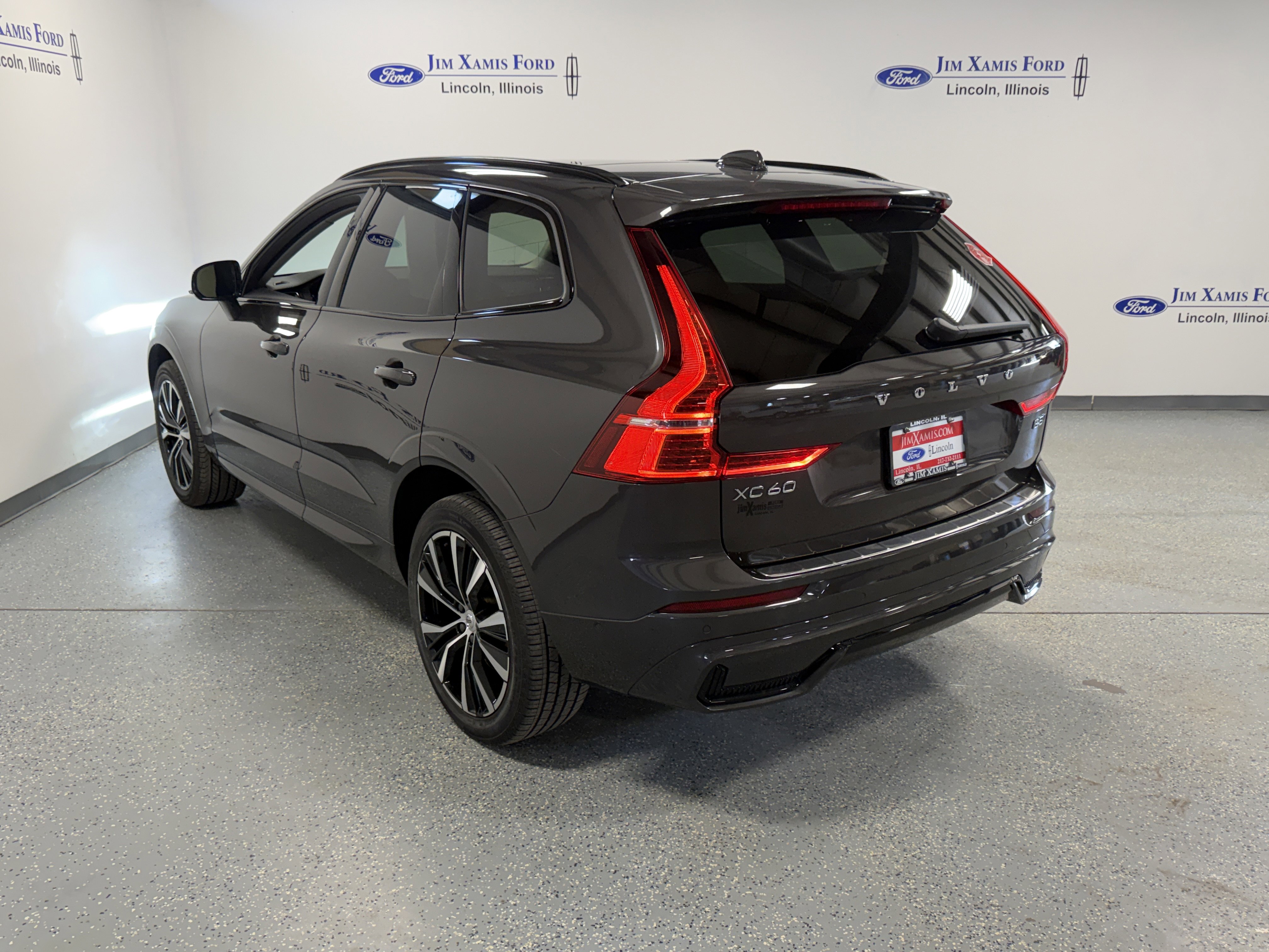 Used 2023 Volvo XC60 B5 Plus w/ Protection Package Premier image 33