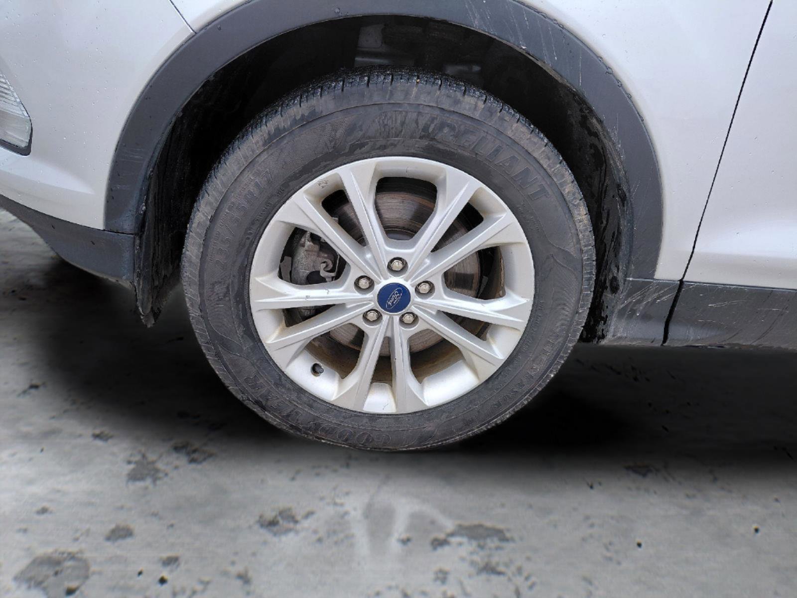 Used 2018 Ford Escape SE w/ Ford Safe & Smart Package image 12