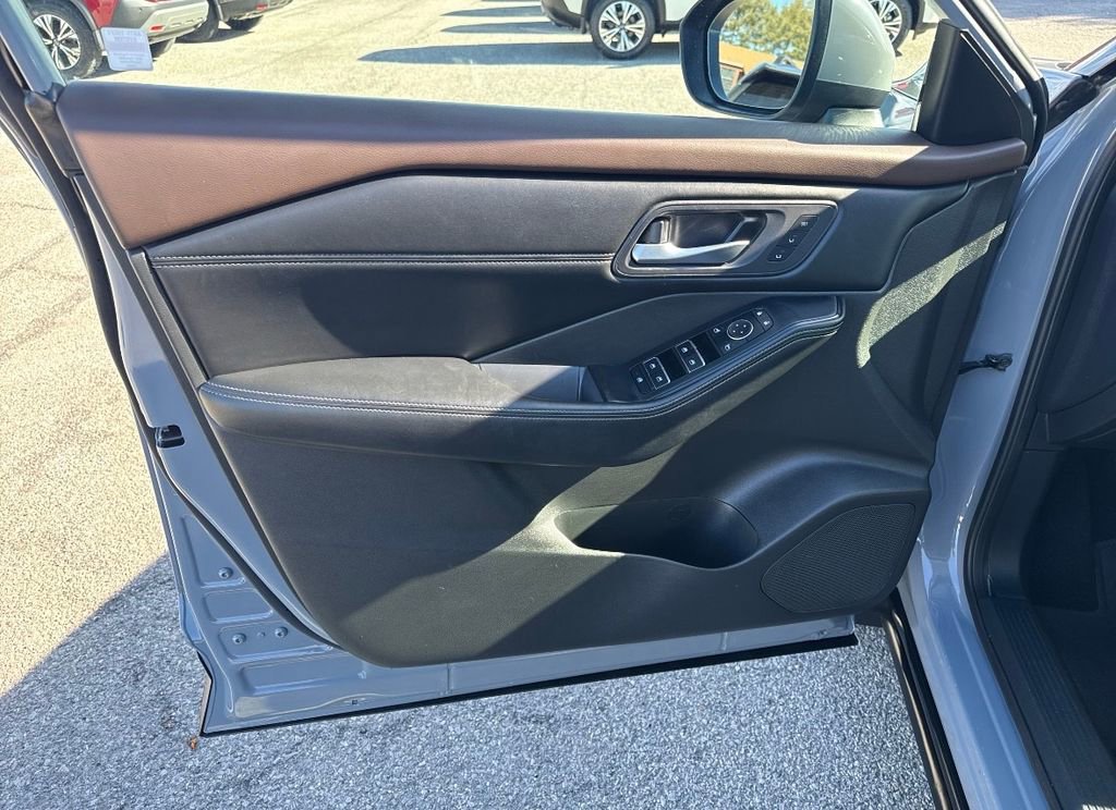 Used 2023 Nissan Rogue SL image 11