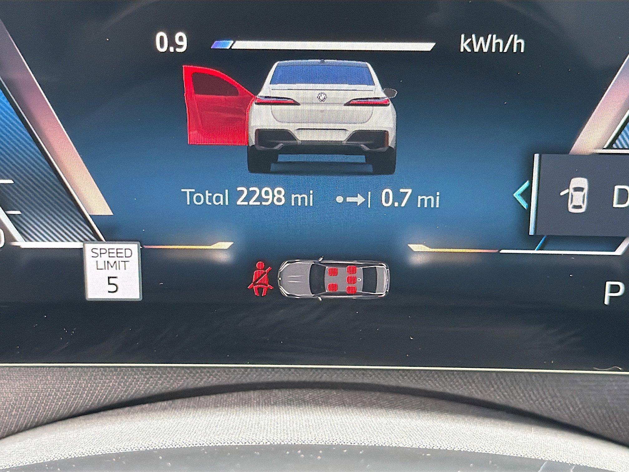 Used 2025 BMW 750e xDrive w/ Executive Package image 40