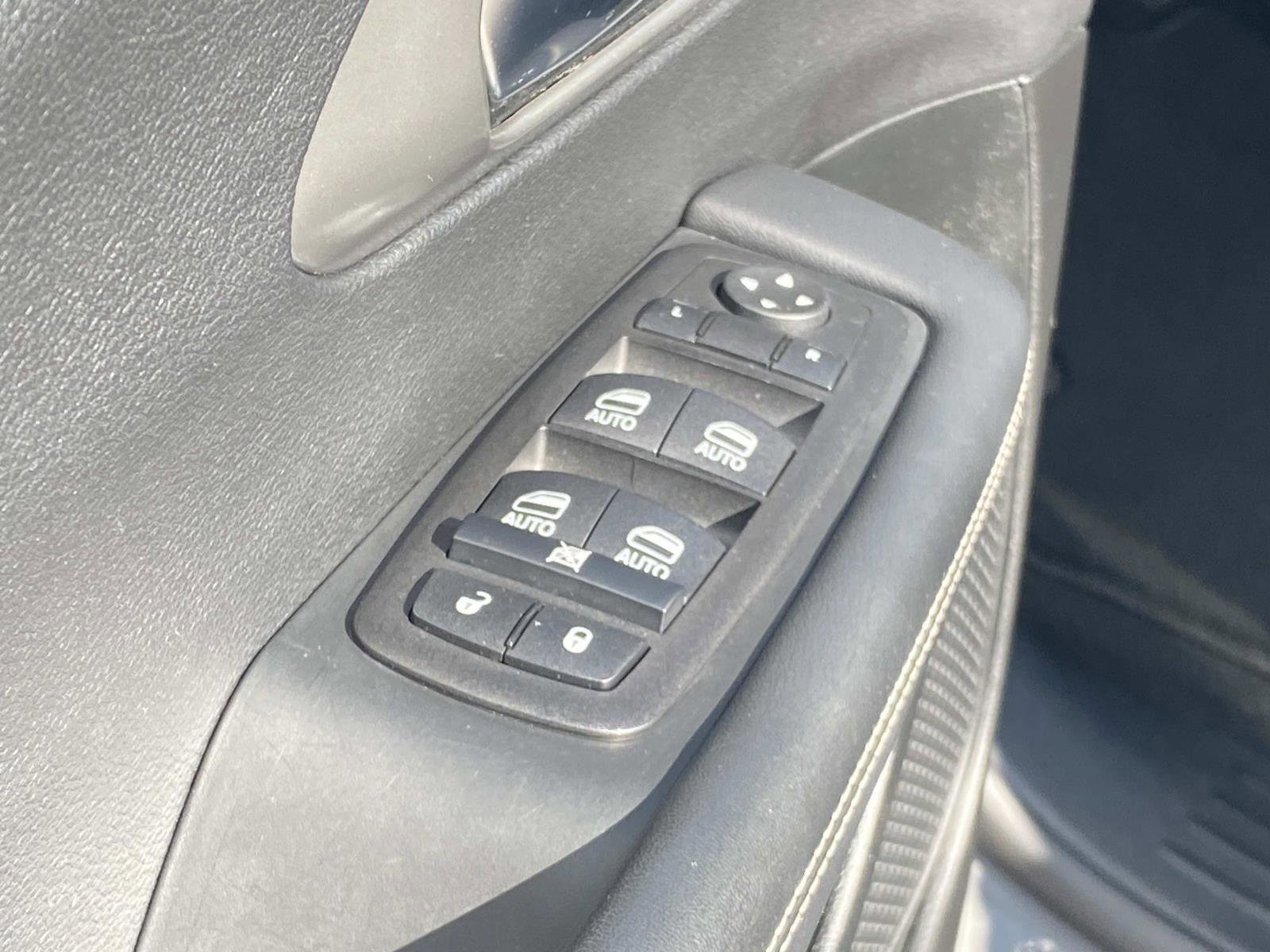 Certified 2025 Chrysler Pacifica Select FWD image 21