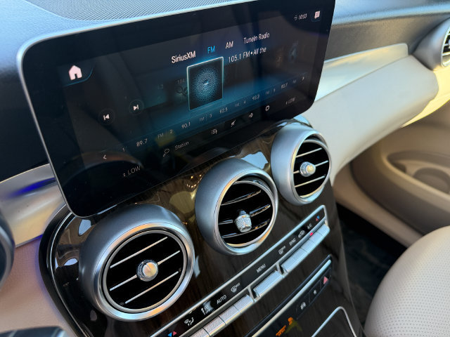 Used 2021 Mercedes-Benz GLC 300 w/ Premium Package image 21